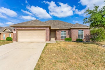 204 Kennedy Dr Crowley, TX 76036